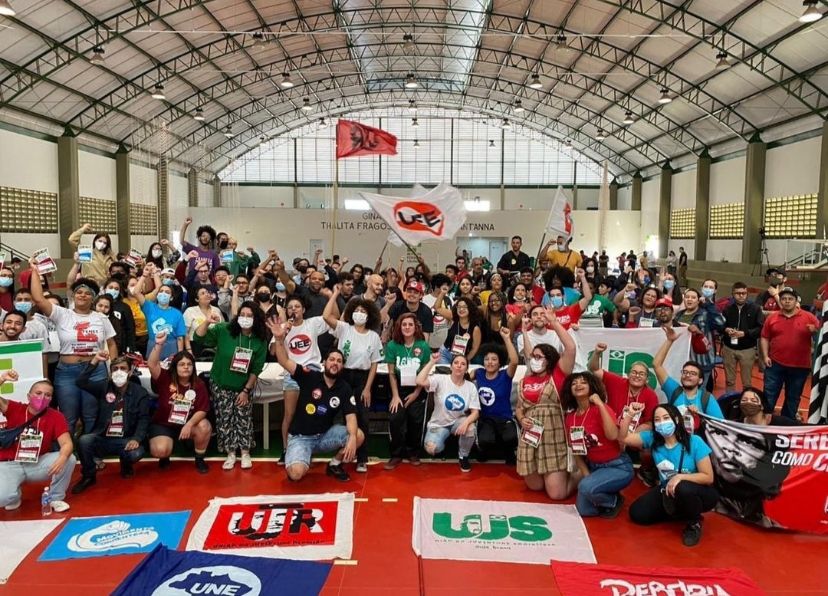 ENCONTRO DE ESTUDANTES geral na quadra